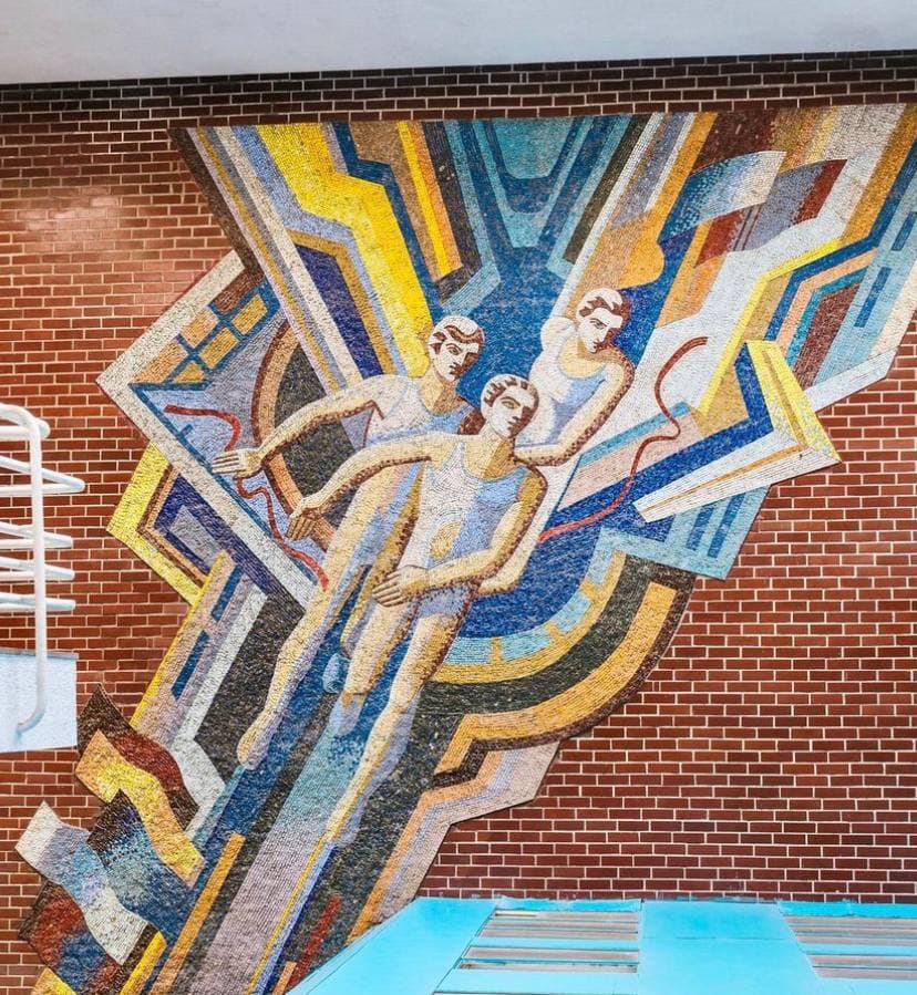 В университете имени Драгоманова разрушают уникальную мозаику