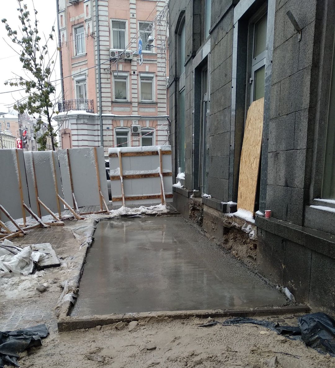 Історичну знахідку археологів біля мурів Софії Київської залили бетоном.