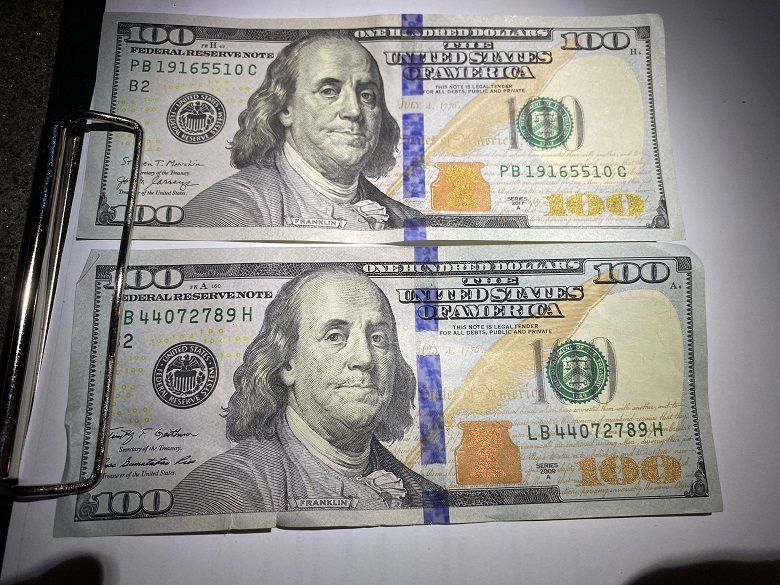 У Києві нападник обікрав жінку і підпалив їй волосся.