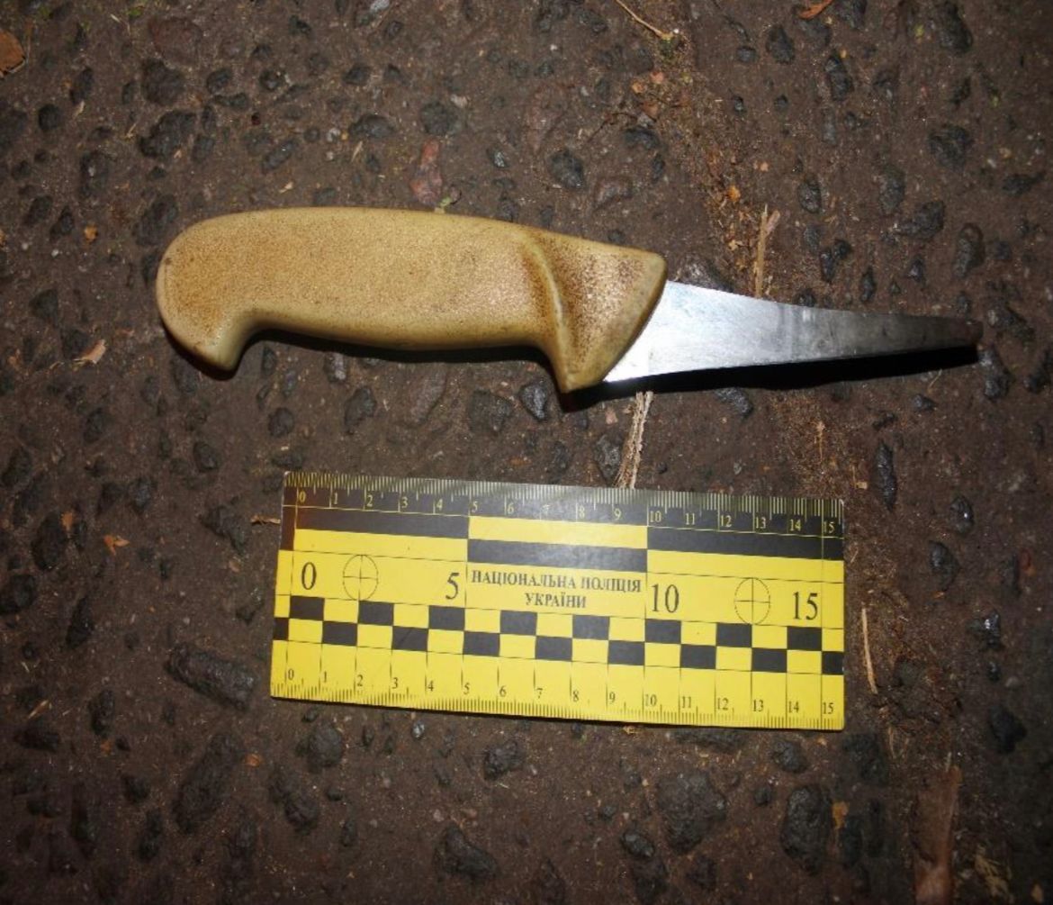 У Києві злочинець із ножем обікрав двох жінок.