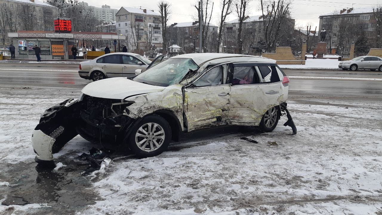 В Броварах столкнулись два авто и маршрутка: пострадал ребенок.