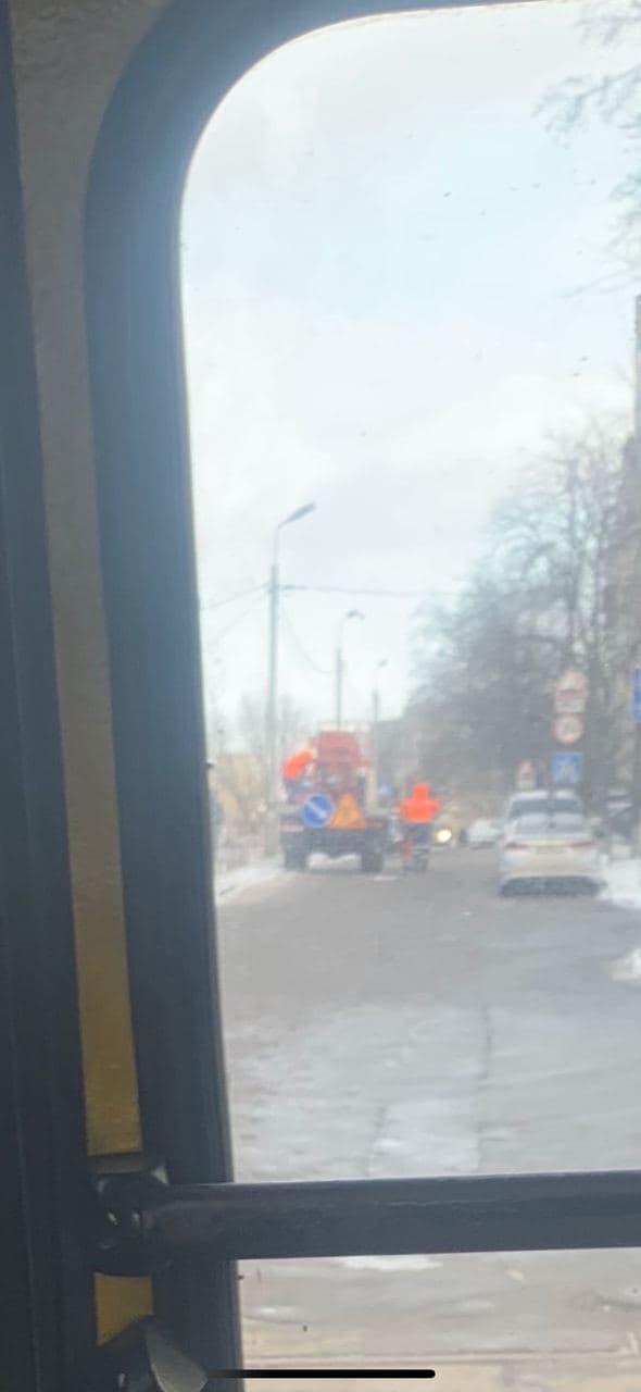 В Соцгороде собака справила нужду на столб и умерла от удара током фото 4 3