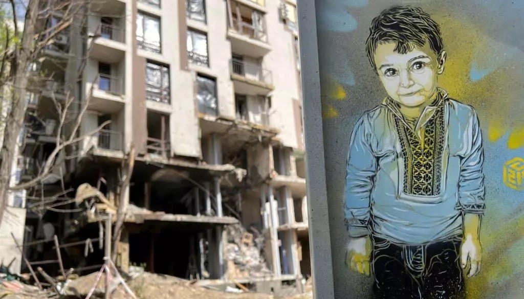 Парижский художник C215 создал несколько граффити в Киеве и области.