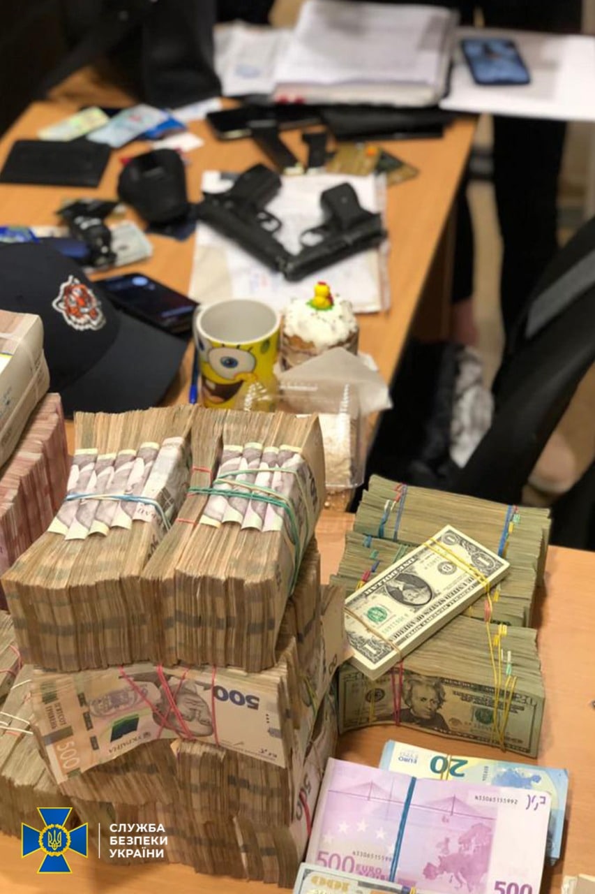 Мешканці Київщини налагодили механізм відправки коштів із заборонених систем РФ.