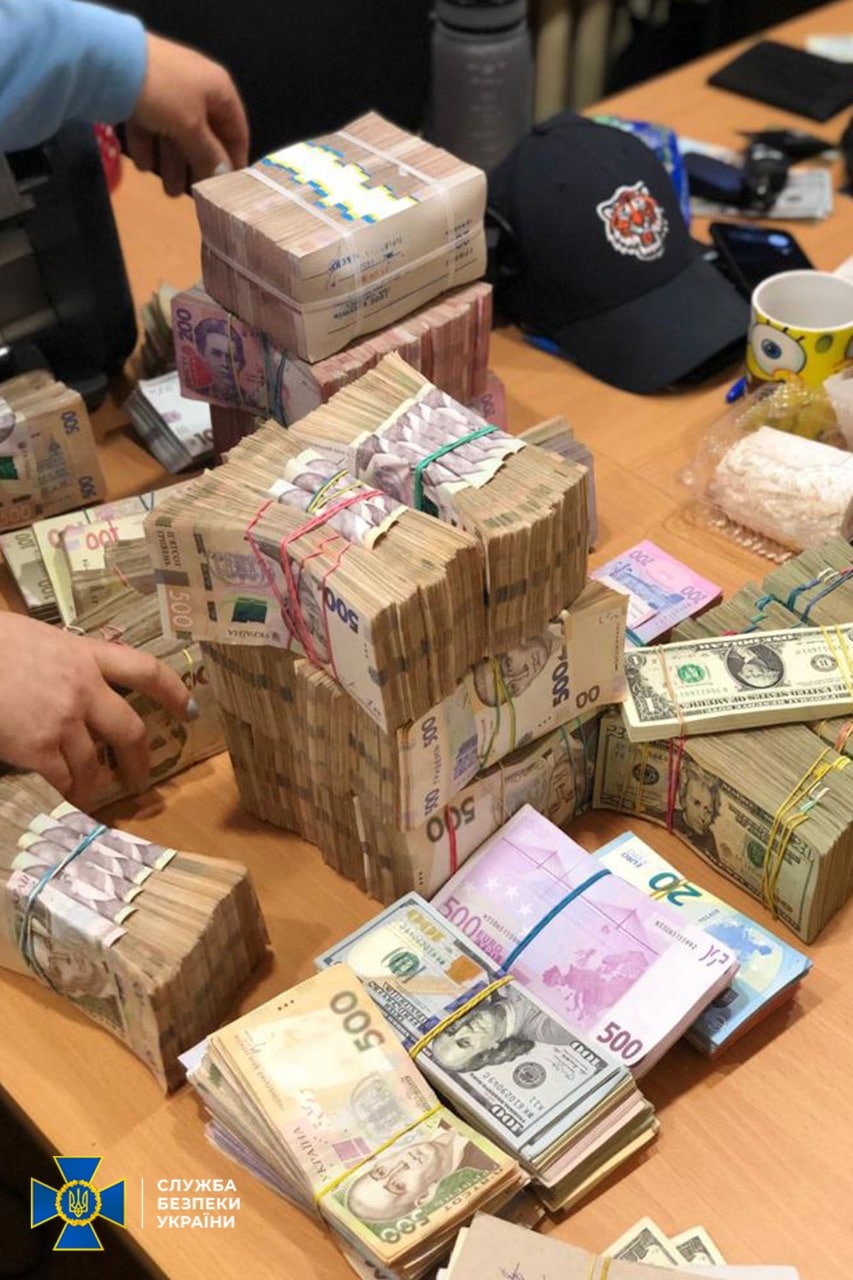 Мешканці Київщини налагодили механізм відправки коштів із заборонених систем РФ.