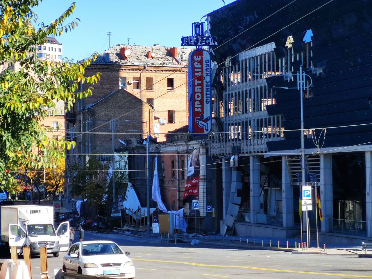 Сколько будет стоить ремонт бизнес-центра, поврежденного российской ракетой.