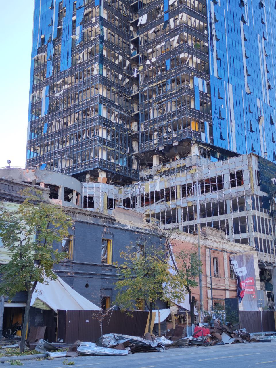 Сколько будет стоить ремонт бизнес-центра, поврежденного российской ракетой.
