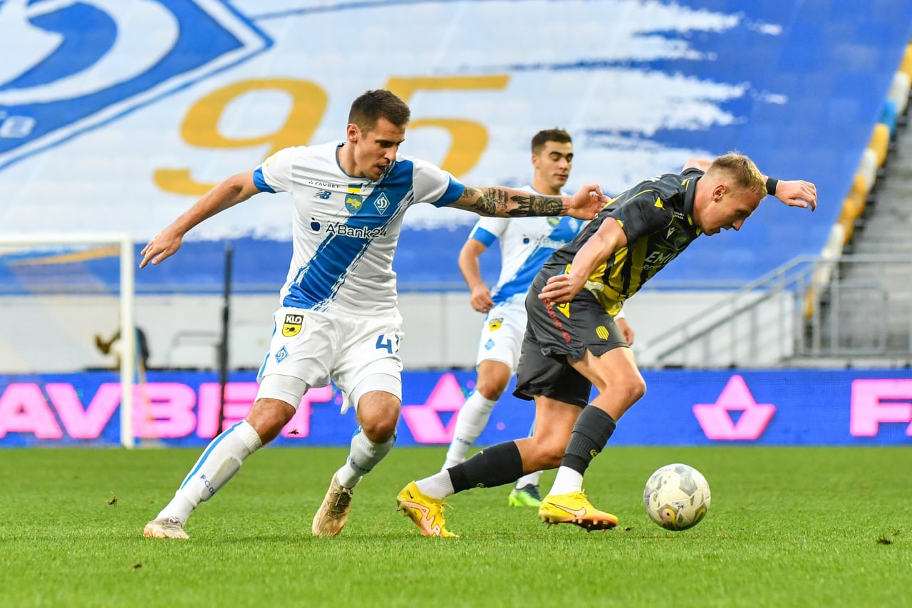 Остаться в игре: Как FAVBET поддерживает украинский футбол во время войны