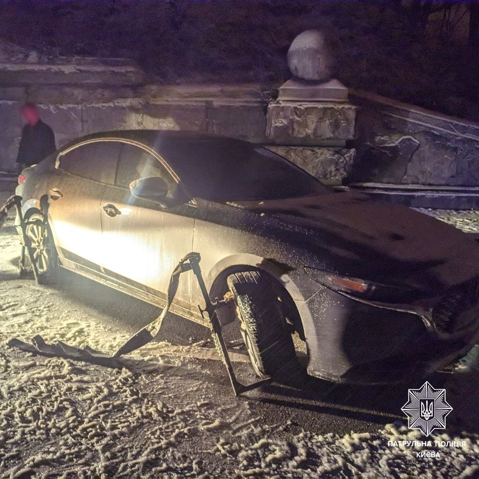 В Киеве и области из-за непогоды произошло несколько ДТП: есть пострадавшие.