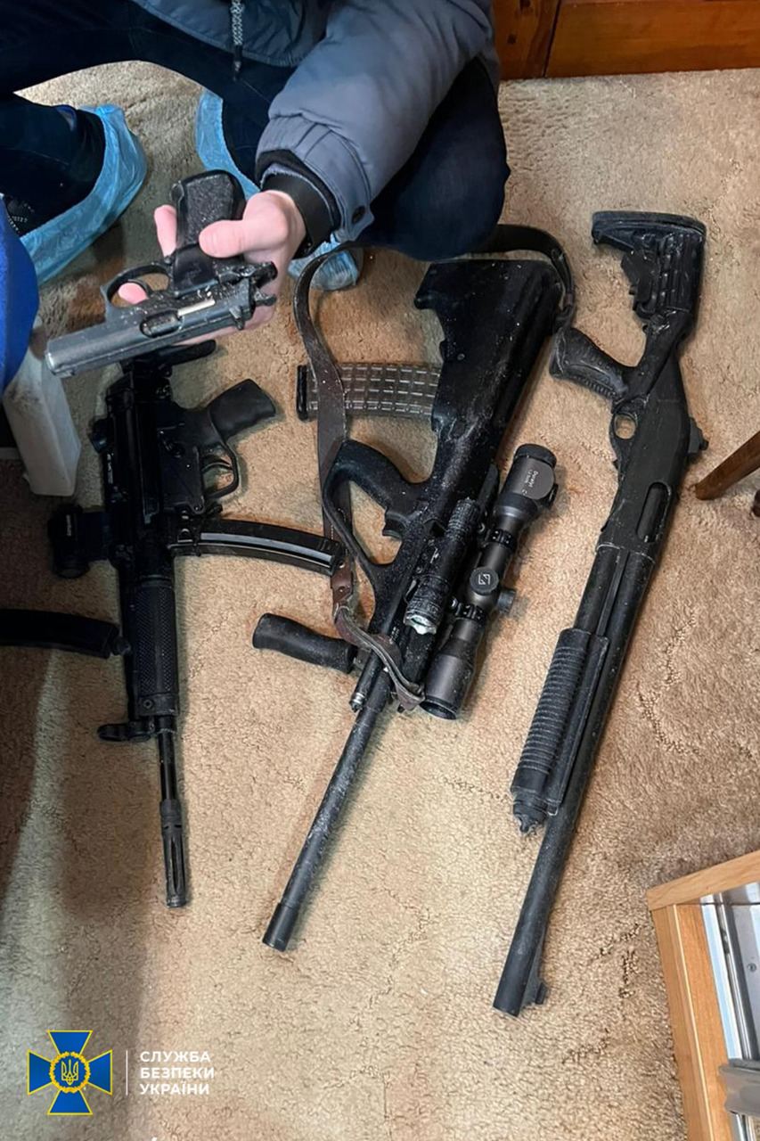 У Києві провели обшуки у керівника проросійської партії Мураєва.