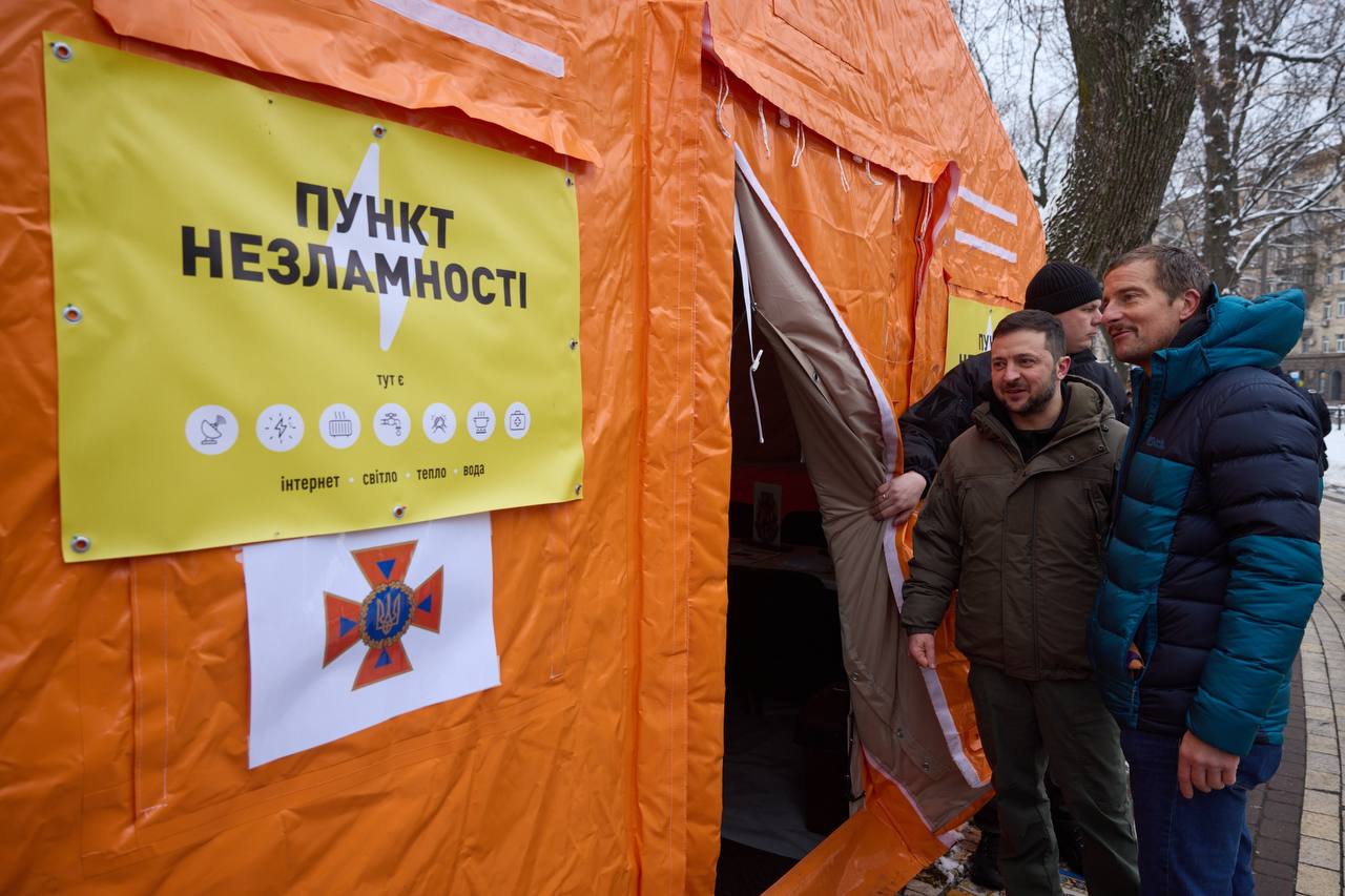 До Києва на зйомки приїхав відомий британський ведучий Бер Гріллз.