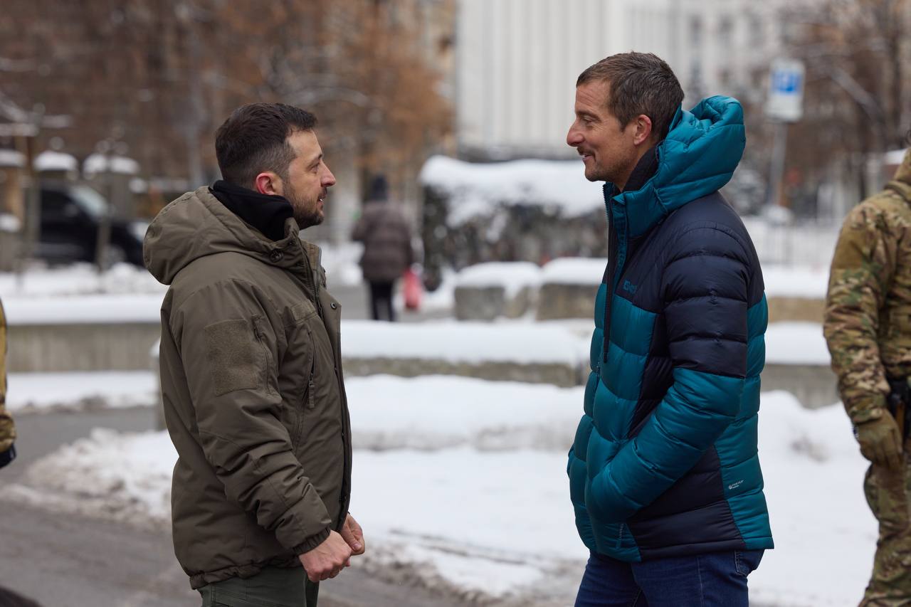 До Києва на зйомки приїхав відомий британський ведучий Бер Гріллз.