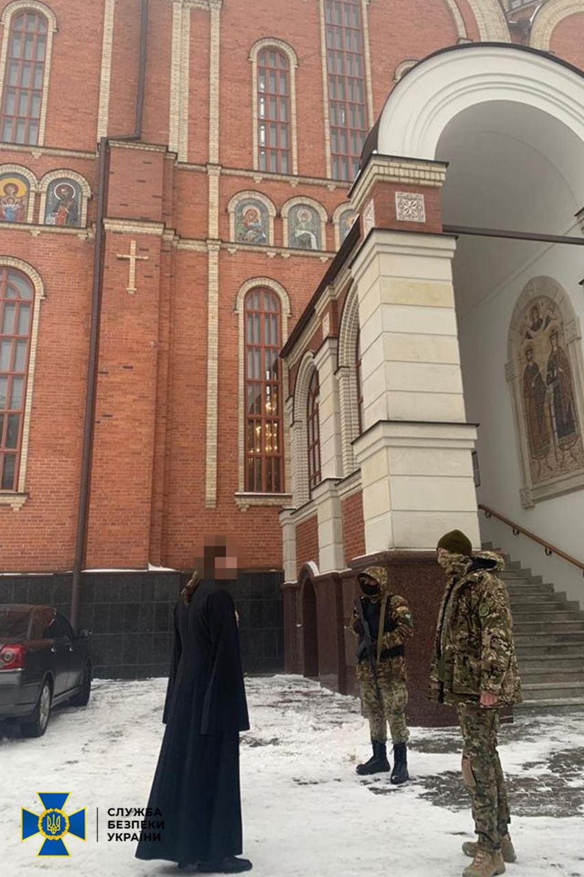 У храмі в Чорнобилі виявили 16 людей, які знаходилися там незаконно.