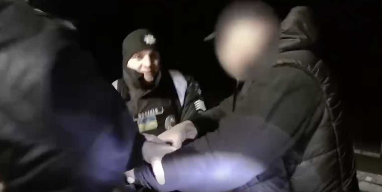 В Ракитном местный депутат напал на полицейского.