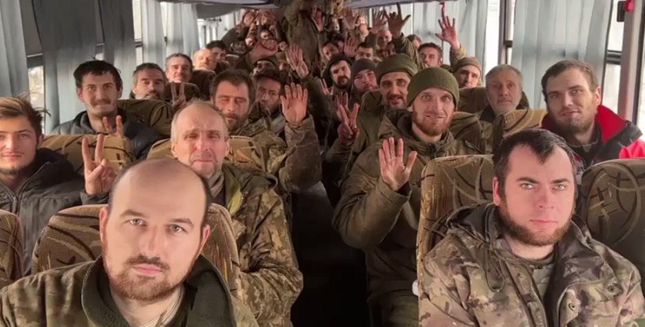 Україна повернула 116 військових та цивільних, які потрапили у полон РФ.