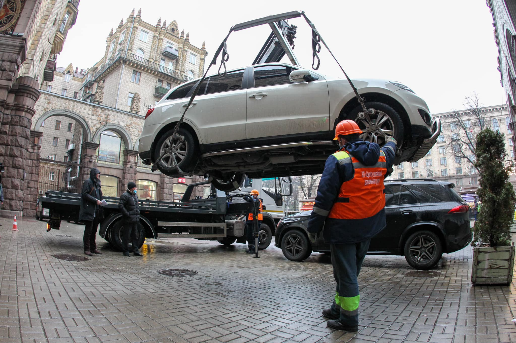 В центре Киева сделают муниципальную парковку