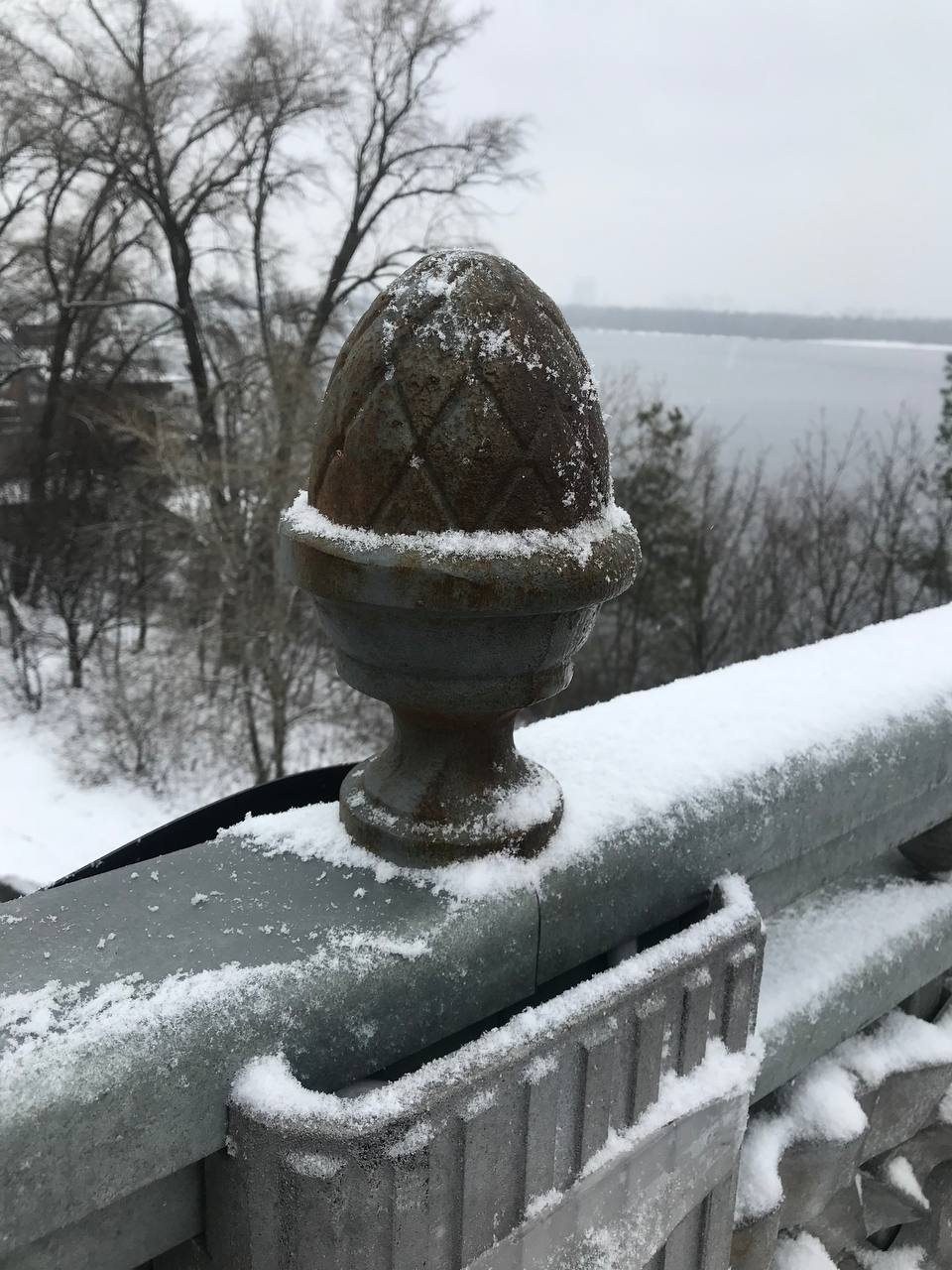 Перила на мосту Патона сделаны некачественно: мнение киевлян