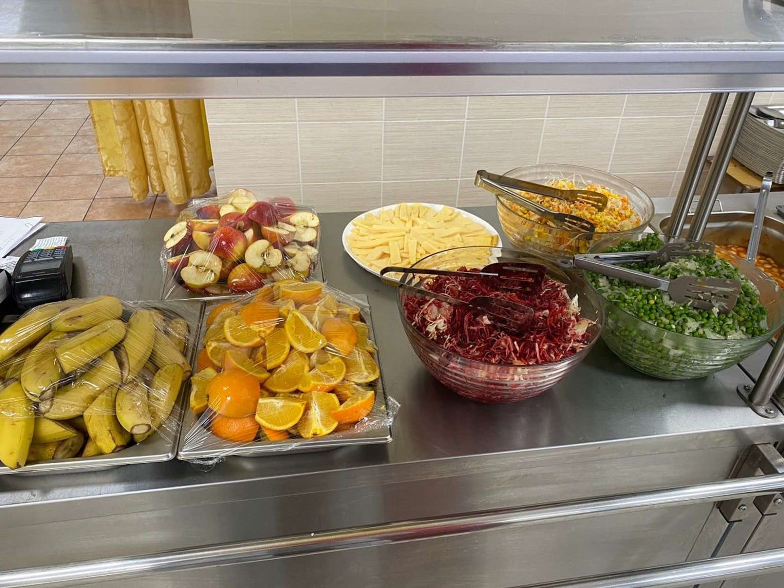 Для учеников школы на Печерске предоставили новое меню: что в него входит