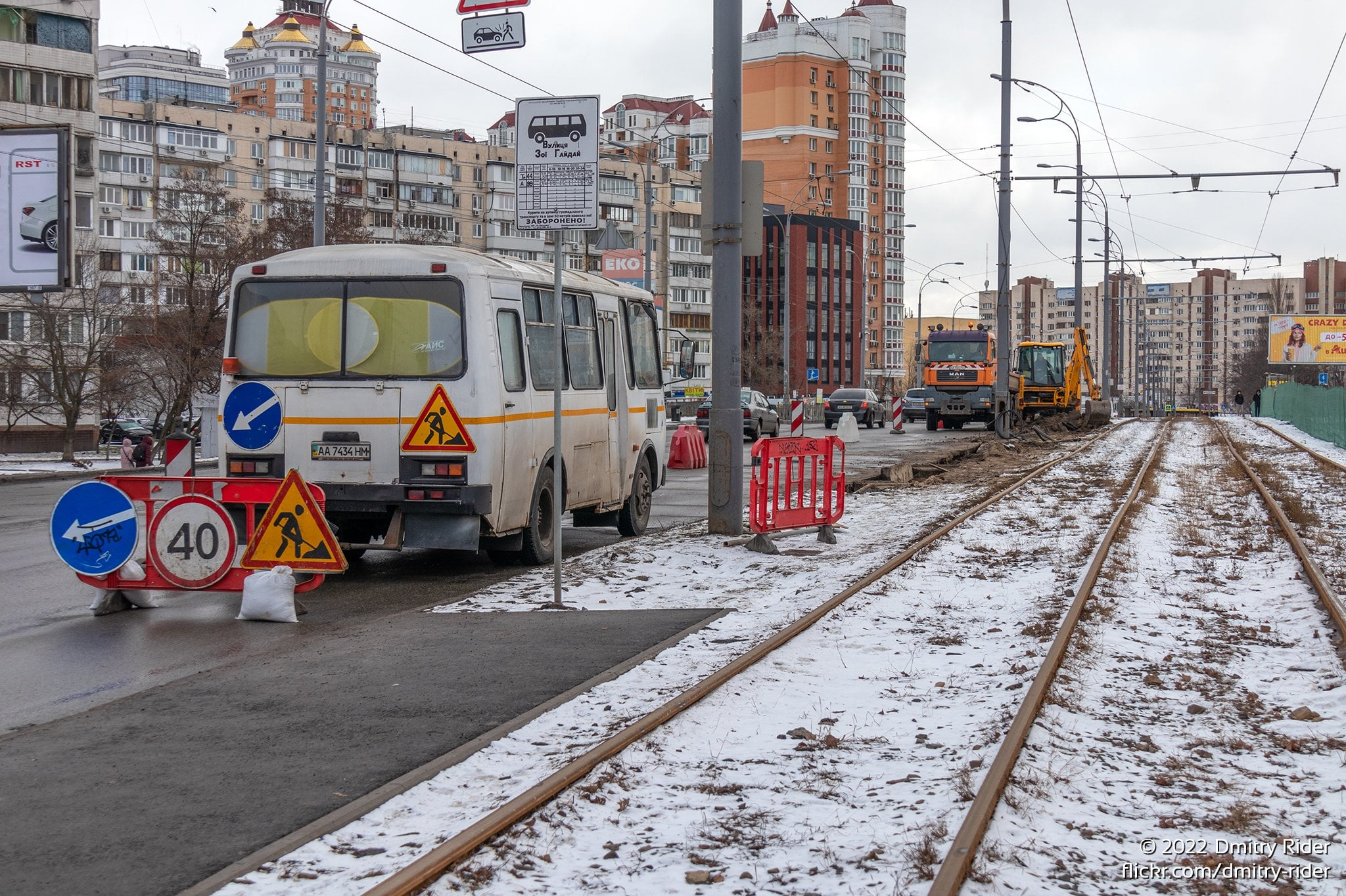 На Оболони началась реконструкция аварийного подземного перехода.