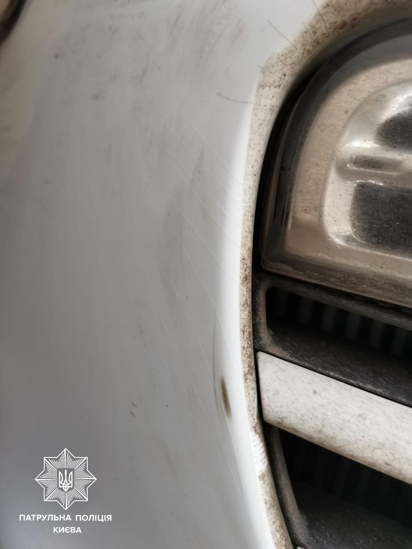 Копы нашли автомобиль, который, вероятно, сбил парня на моноколесе. || Фото: facebook.com/kyivpatrol
