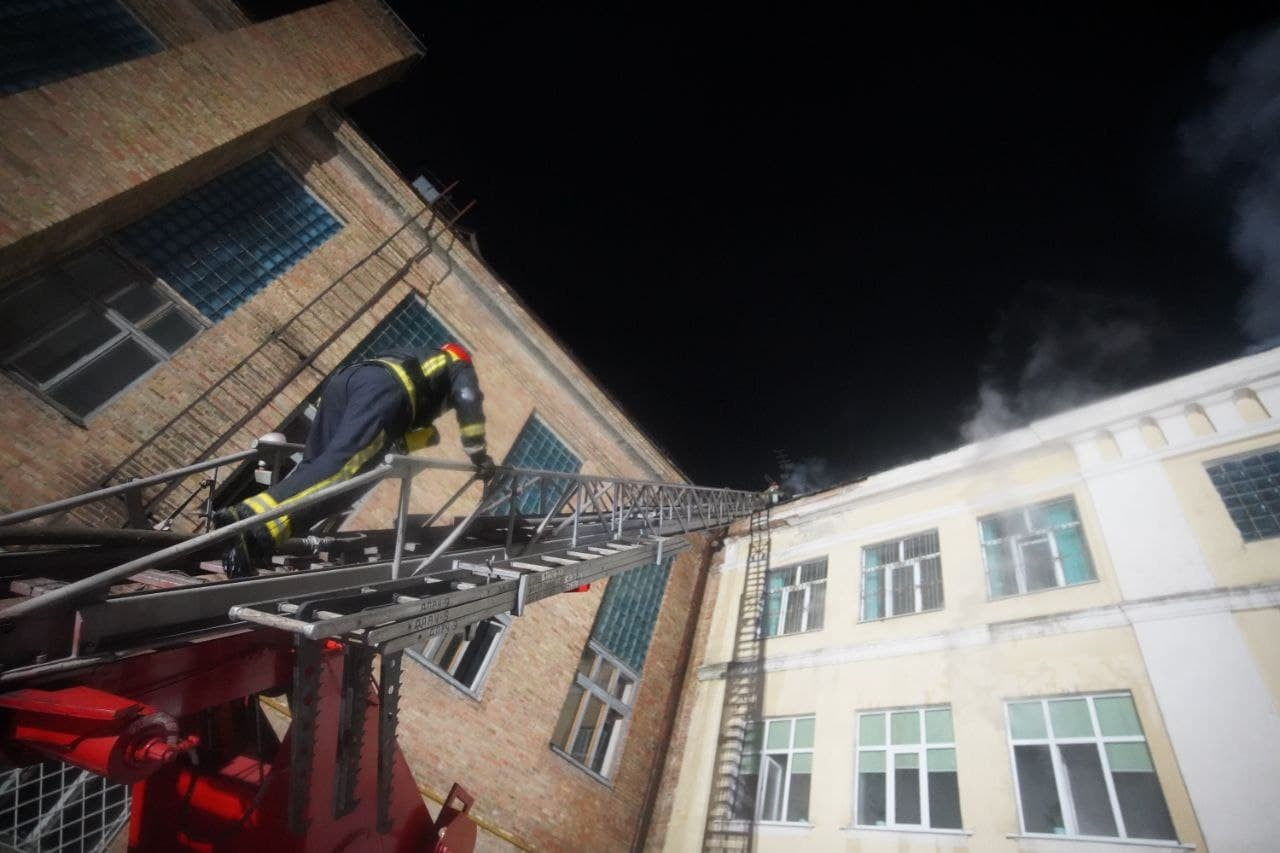 На Святошине произошел масштабный пожар в учебном заведении.