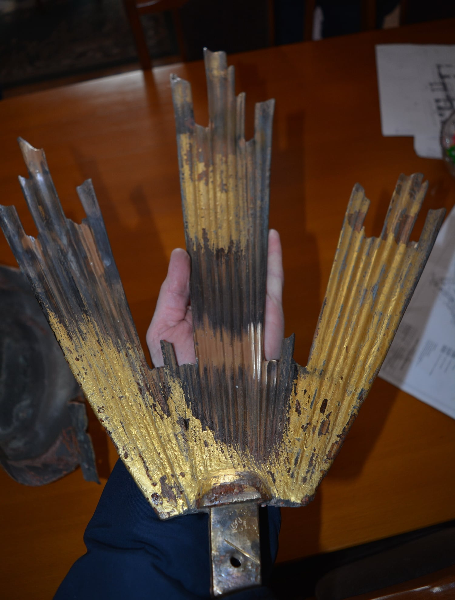 Крест, который упал с купола Софийского собора, начали реставрировать.