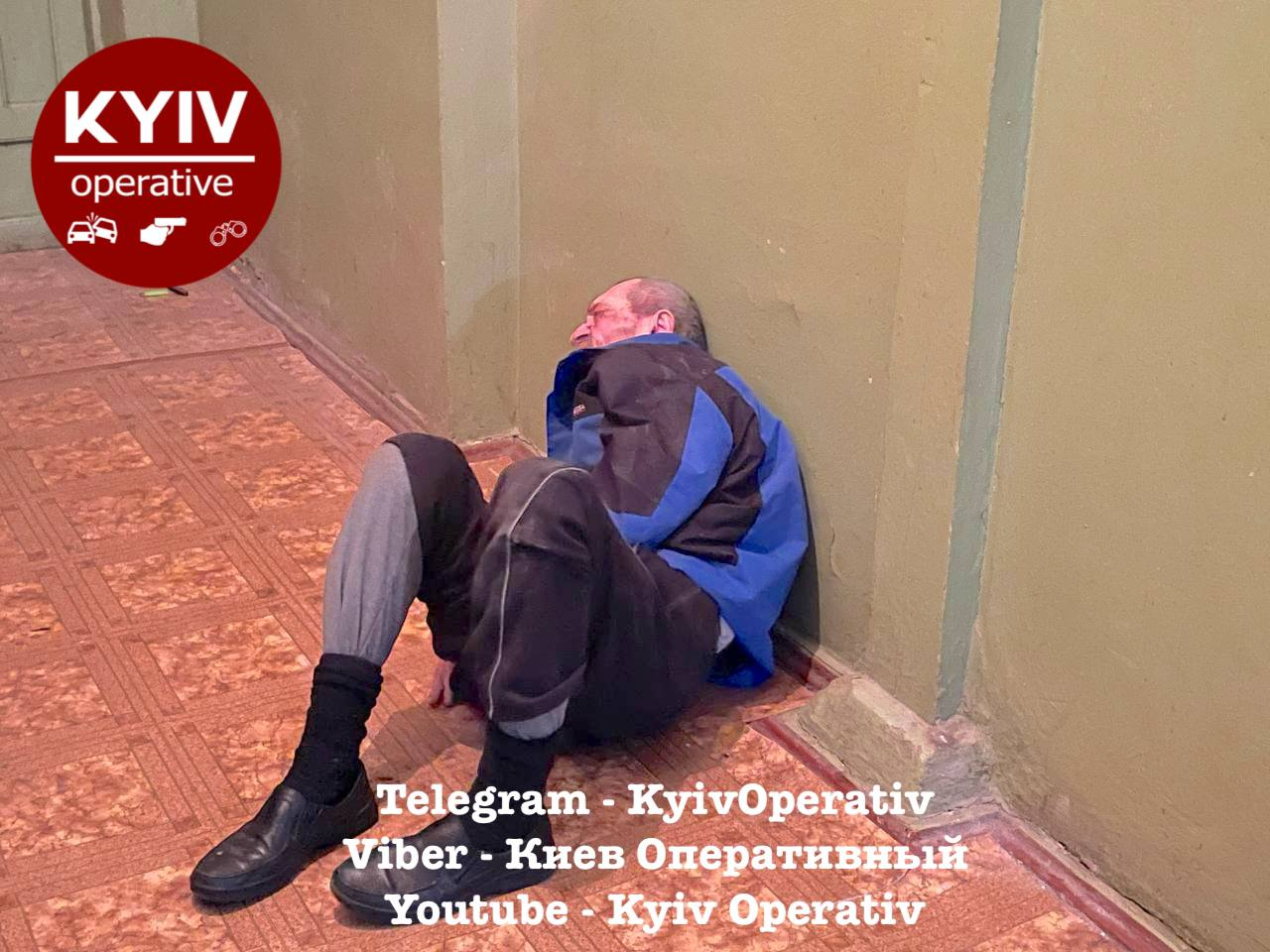 На Шулявке пьяный мужчина развел костер в доме и бросался на полицейских.