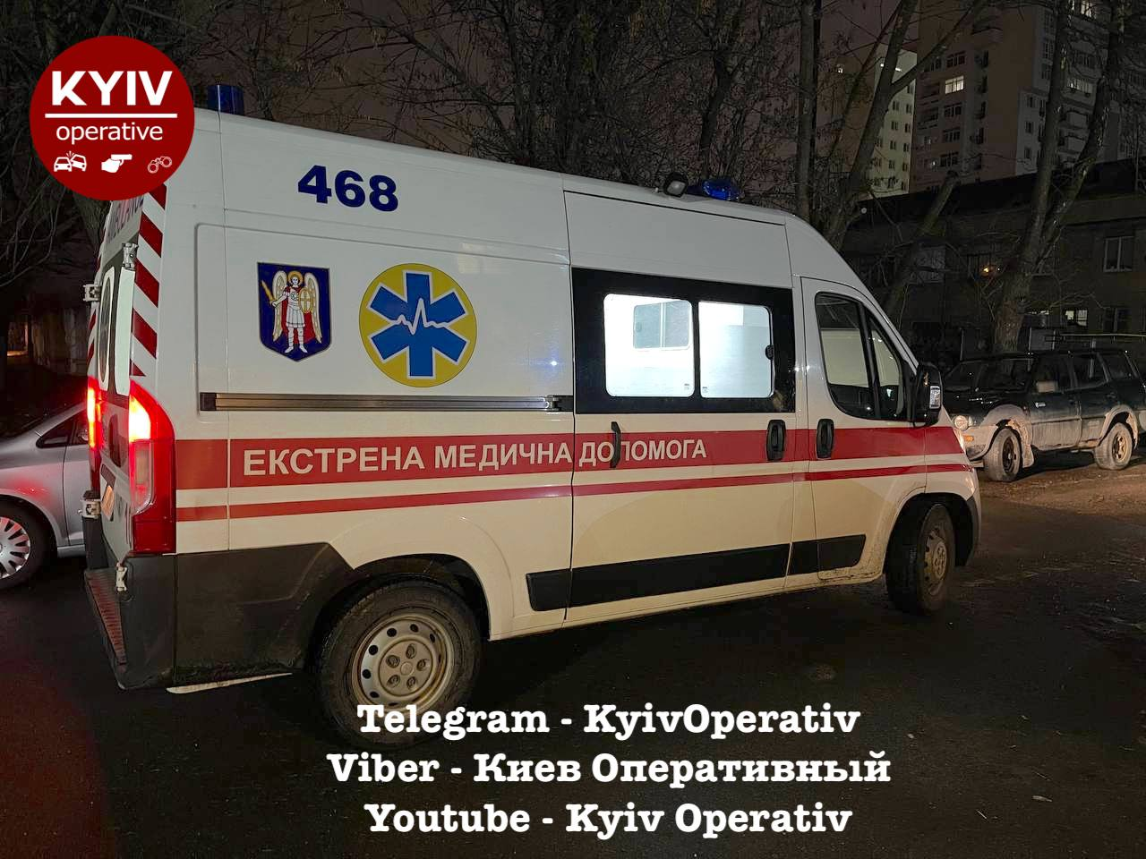 На Шулявке пьяный мужчина развел костер в доме и бросался на полицейских.