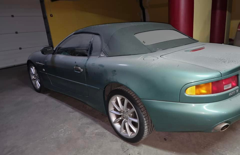 В Киеве нашли уникальный суперкар, который несколько лет стоял на паркинге.