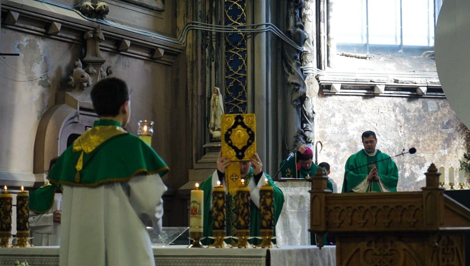 В Николаевском костеле впервые после пожара провели богослужение.