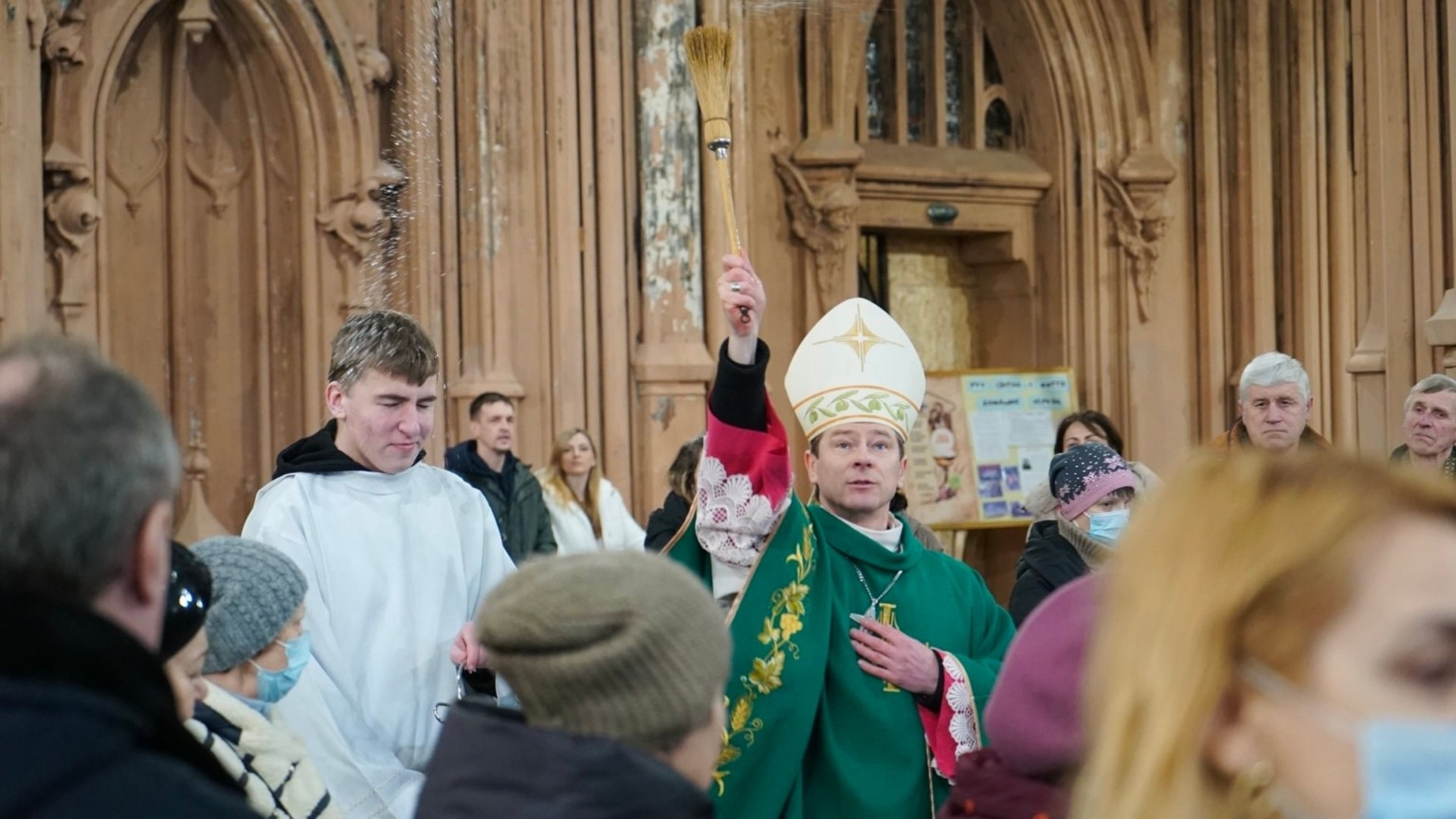 В Николаевском костеле впервые после пожара провели богослужение.