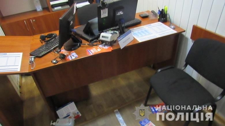 На Лесном массиве киевлянин побил женщину за отказ выдать ему кредит.