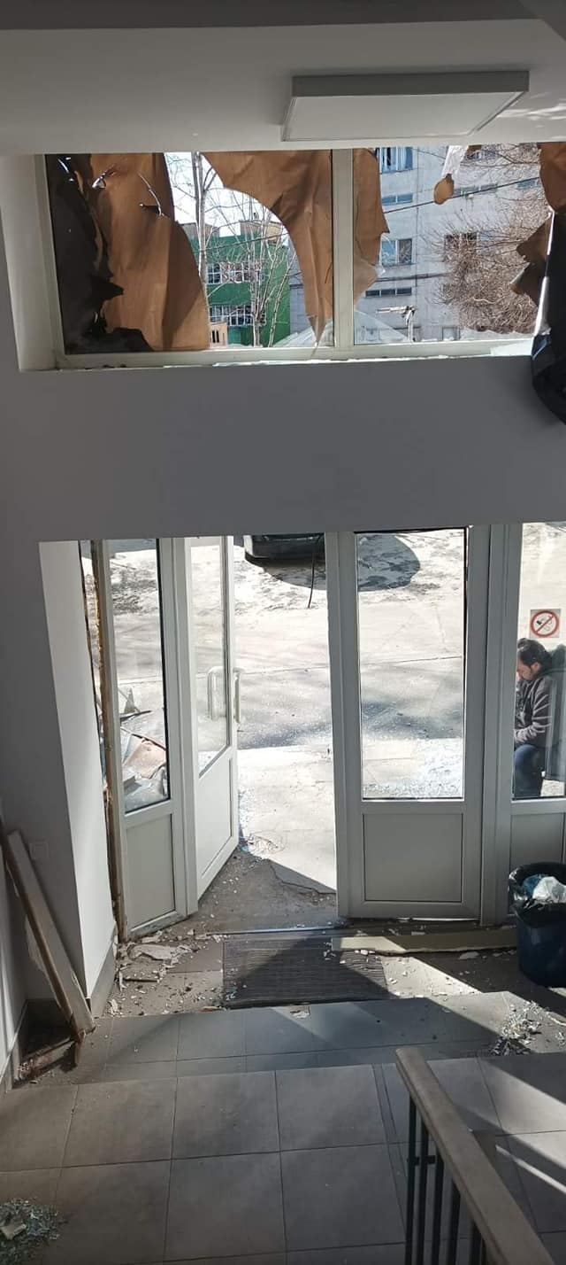 В Киеве оккупанты обстреляли медучреждение с тяжелобольными пациентами.