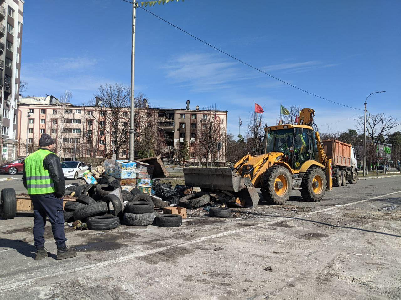 В Буче и Ворзеле нужны волонтеры и рабочая сила.