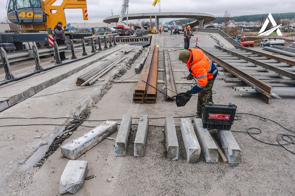 Дорожники возобновили Житомирскую трассу в направлении Киева.