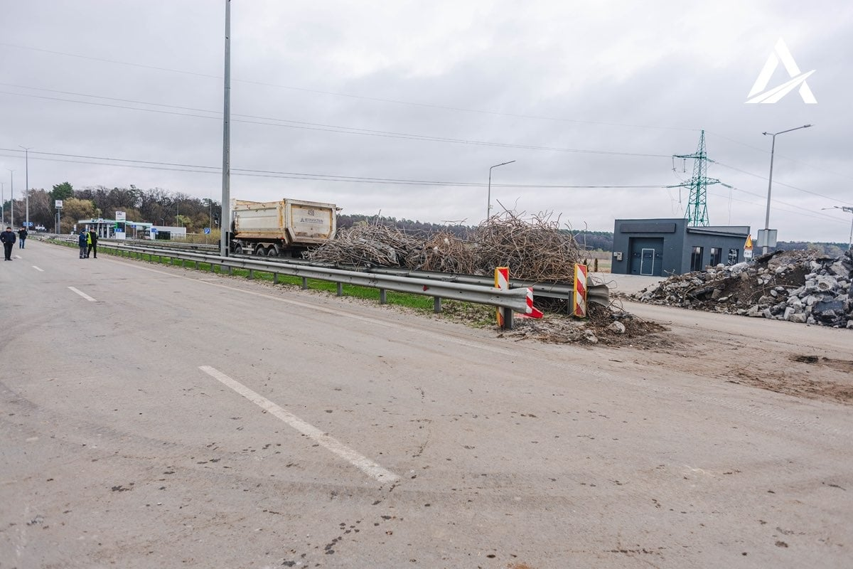 Дорожники возобновили Житомирскую трассу в направлении Киева.