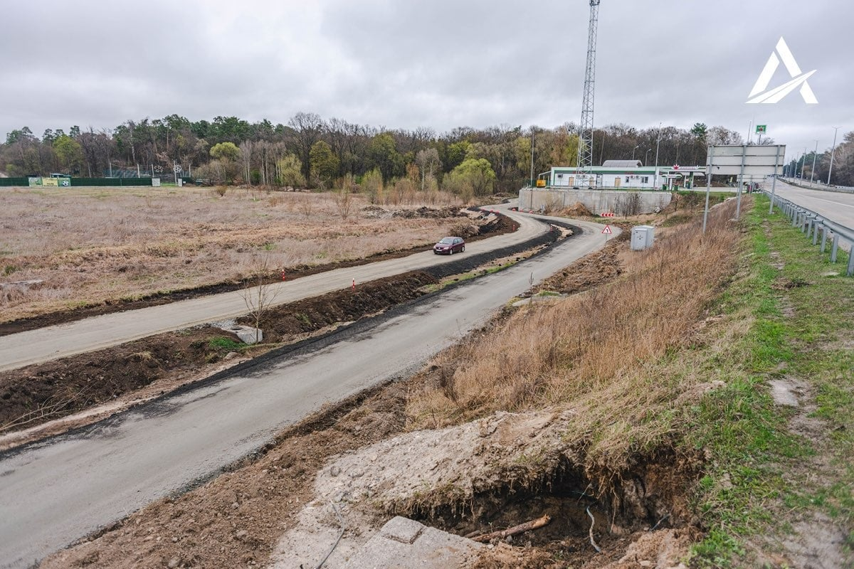 Дорожники возобновили Житомирскую трассу в направлении Киева.