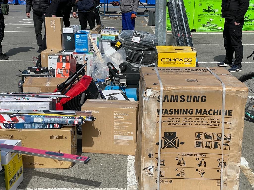 У Бучі мародери обікрали торгівельний центр на мільйони гривень.