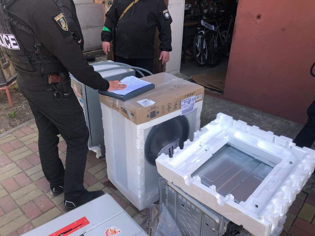 У Бучі мародери обікрали торгівельний центр на мільйони гривень.