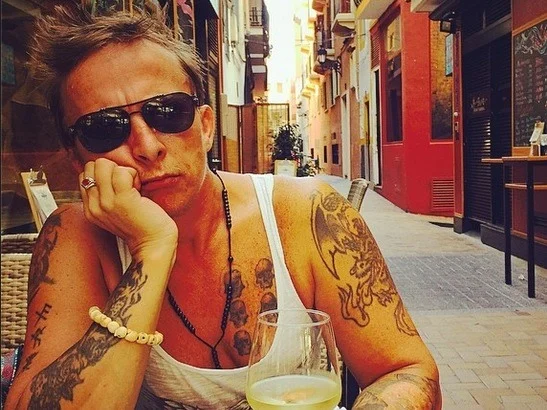 Актер Иван Охлобыстин имеет на руке татуировку 