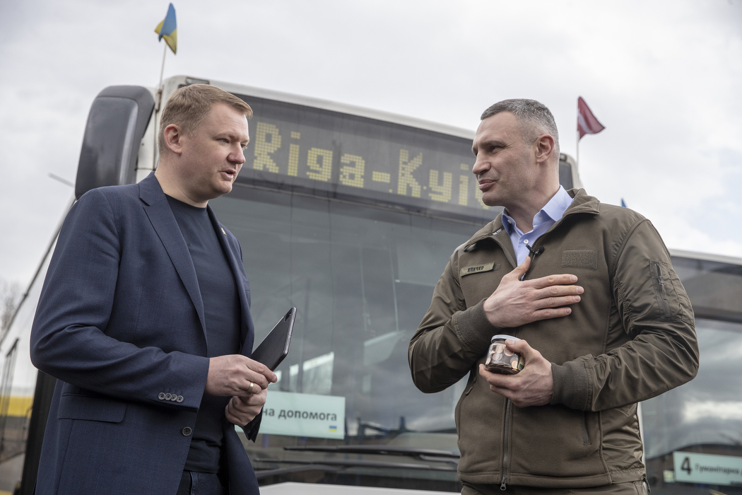 Київ отримав із Риги автобуси для поповнення парку громадського транспорту.