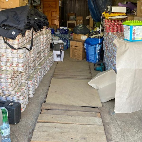 Киевский предприниматель зарабатывал деньги на продаже гуманитарной помощи.