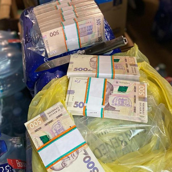 Киевский предприниматель зарабатывал деньги на продаже гуманитарной помощи.