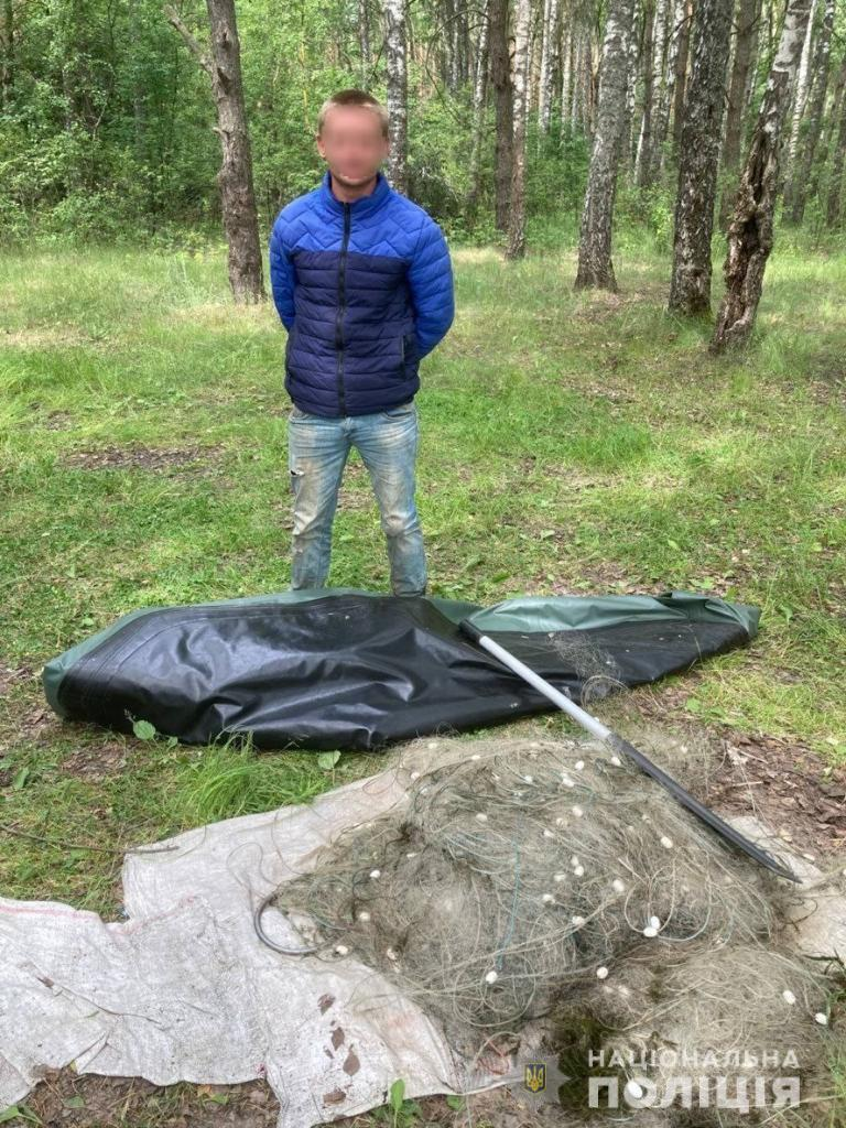 Біля Страхолісся двоє браконьєрів виловили риби на понад 400 тисяч гривень.