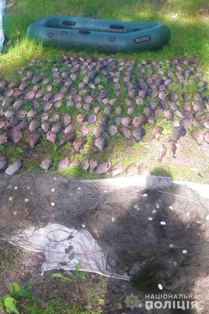 Біля Страхолісся двоє браконьєрів виловили риби на понад 400 тисяч гривень.