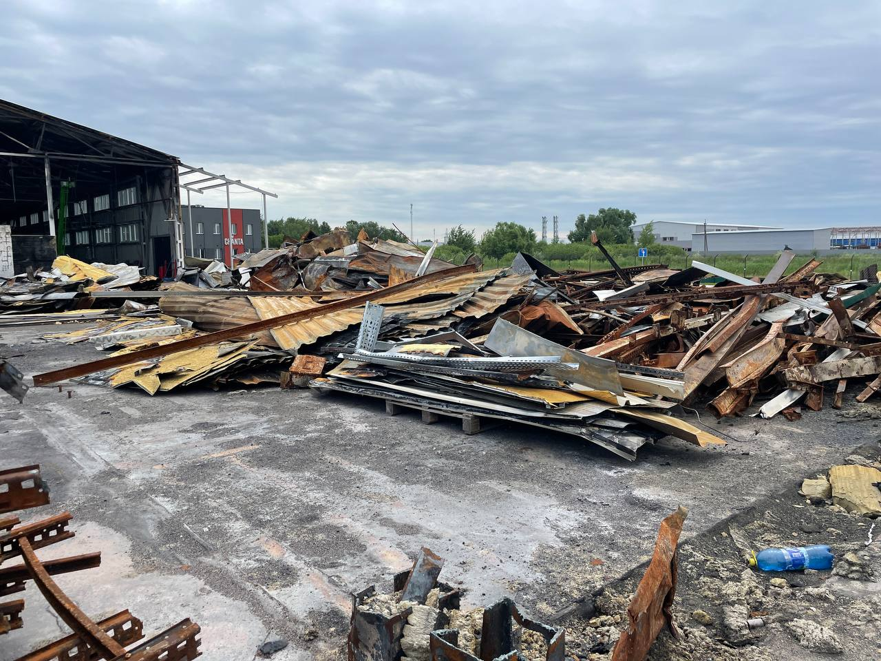 На Київщині окупанти знищили підприємство з високотехнологічним обладнанням.