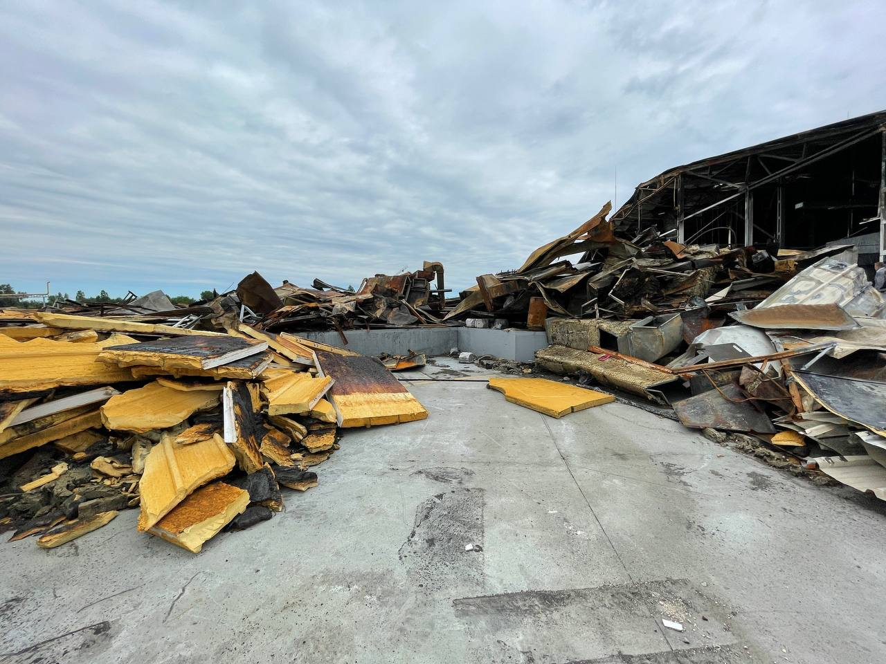 На Київщині окупанти знищили підприємство з високотехнологічним обладнанням.