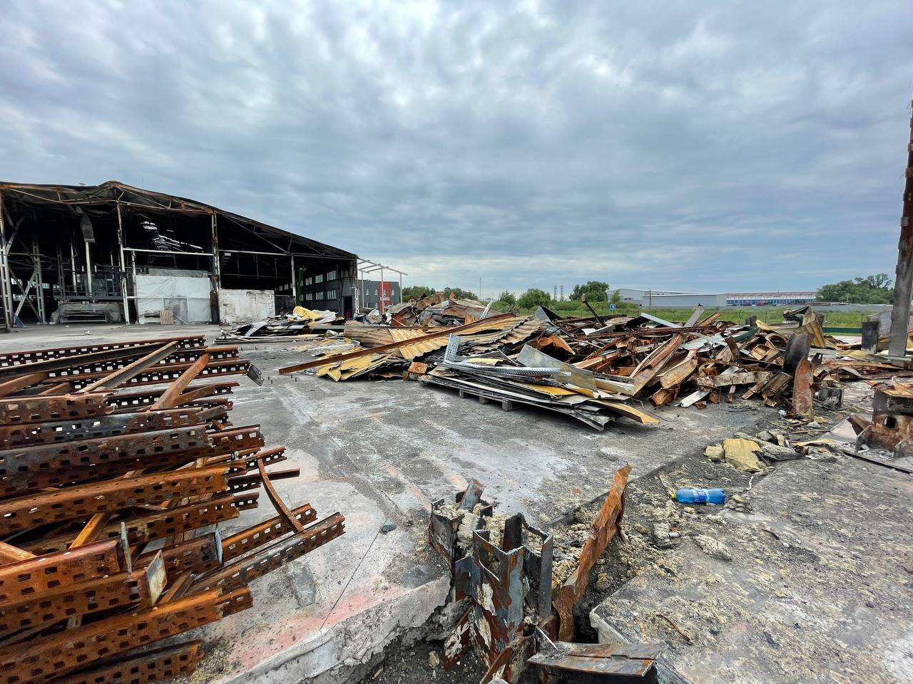 На Київщині окупанти знищили підприємство з високотехнологічним обладнанням.