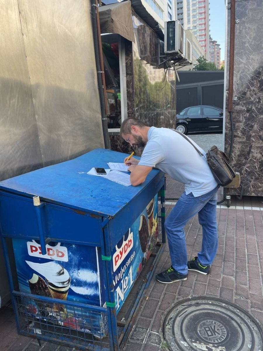 Фахівці провели перевірки у столичних закладах швидкого харчування.