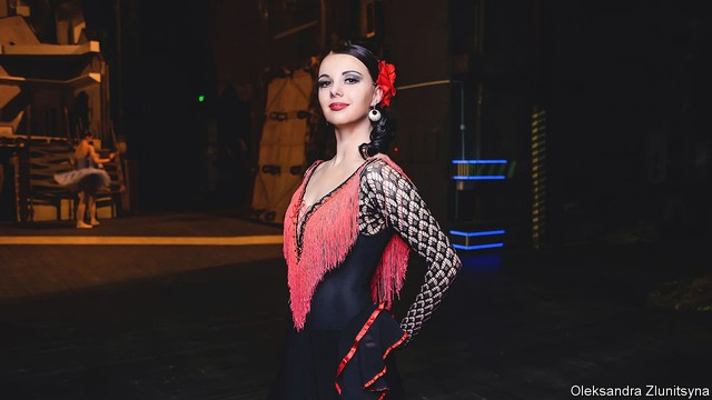 Балерина Національної опери взяла до рук зброю і стала на захист Києва.